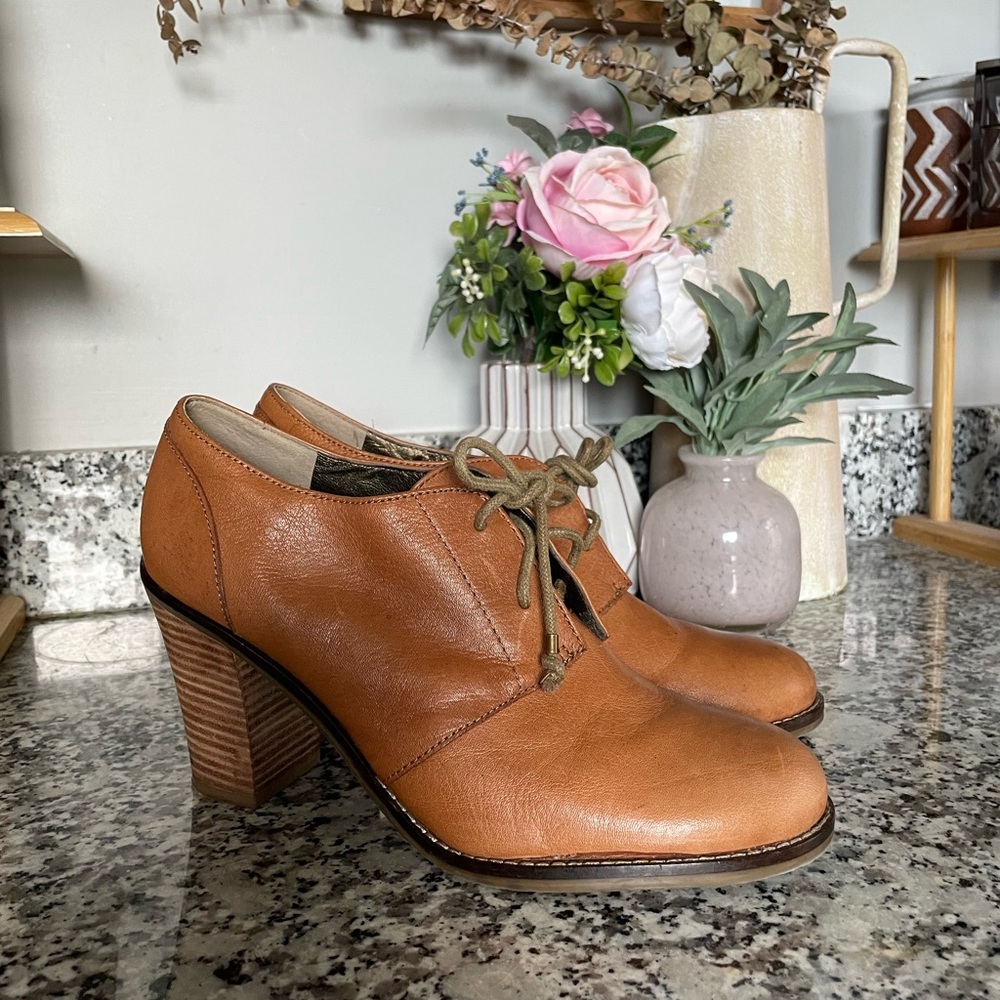 Banana Republic Oxford Booties